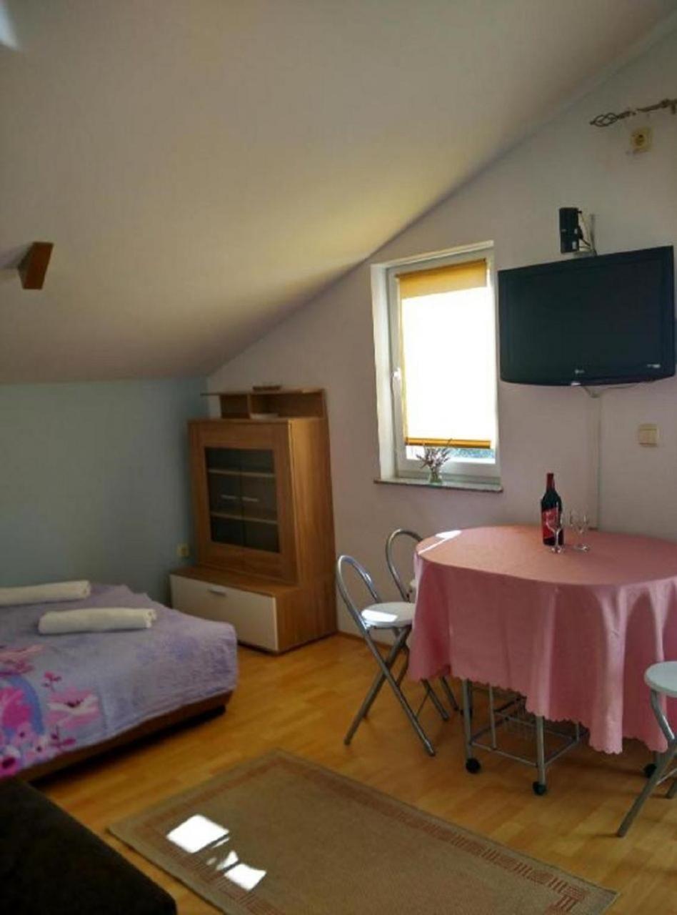 Apartments Antonija - Fitness Vinišće Εξωτερικό φωτογραφία