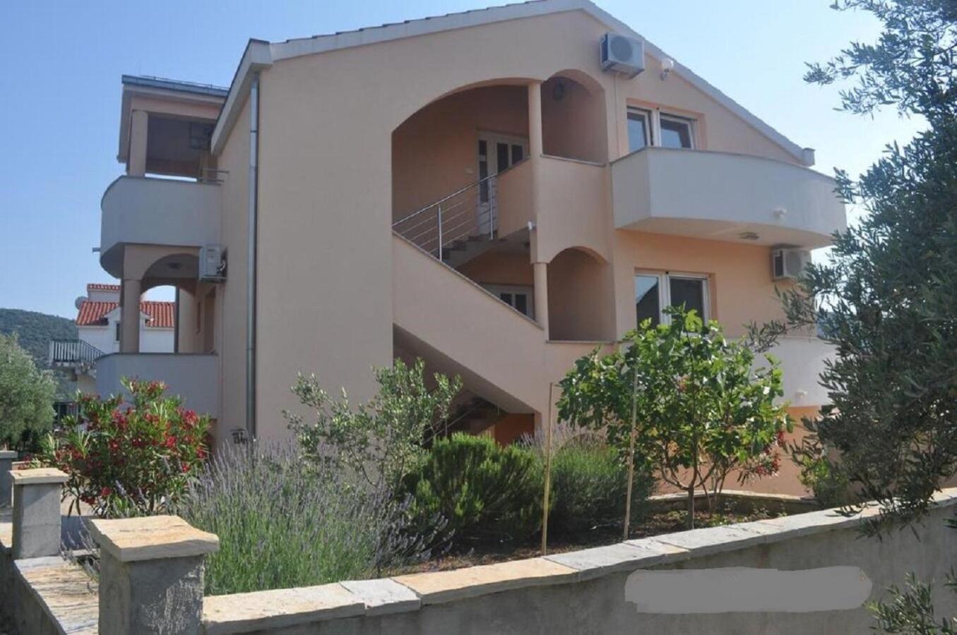 Apartments Antonija - Fitness Vinišće Εξωτερικό φωτογραφία