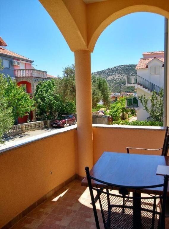 Apartments Antonija - Fitness Vinišće Εξωτερικό φωτογραφία